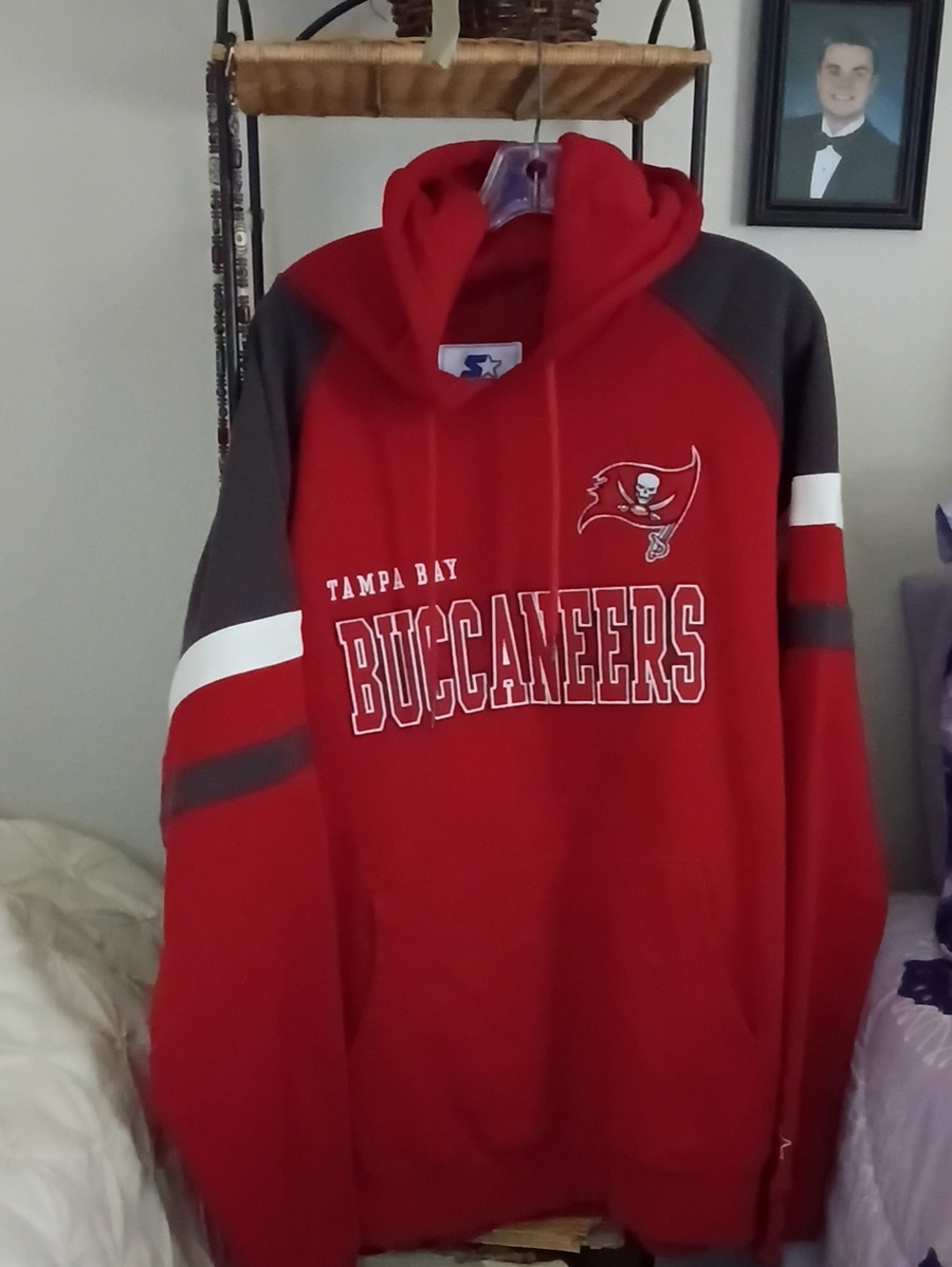 Tampa Bay Buccaneers Red Hooded Pullover Sweatshirt
